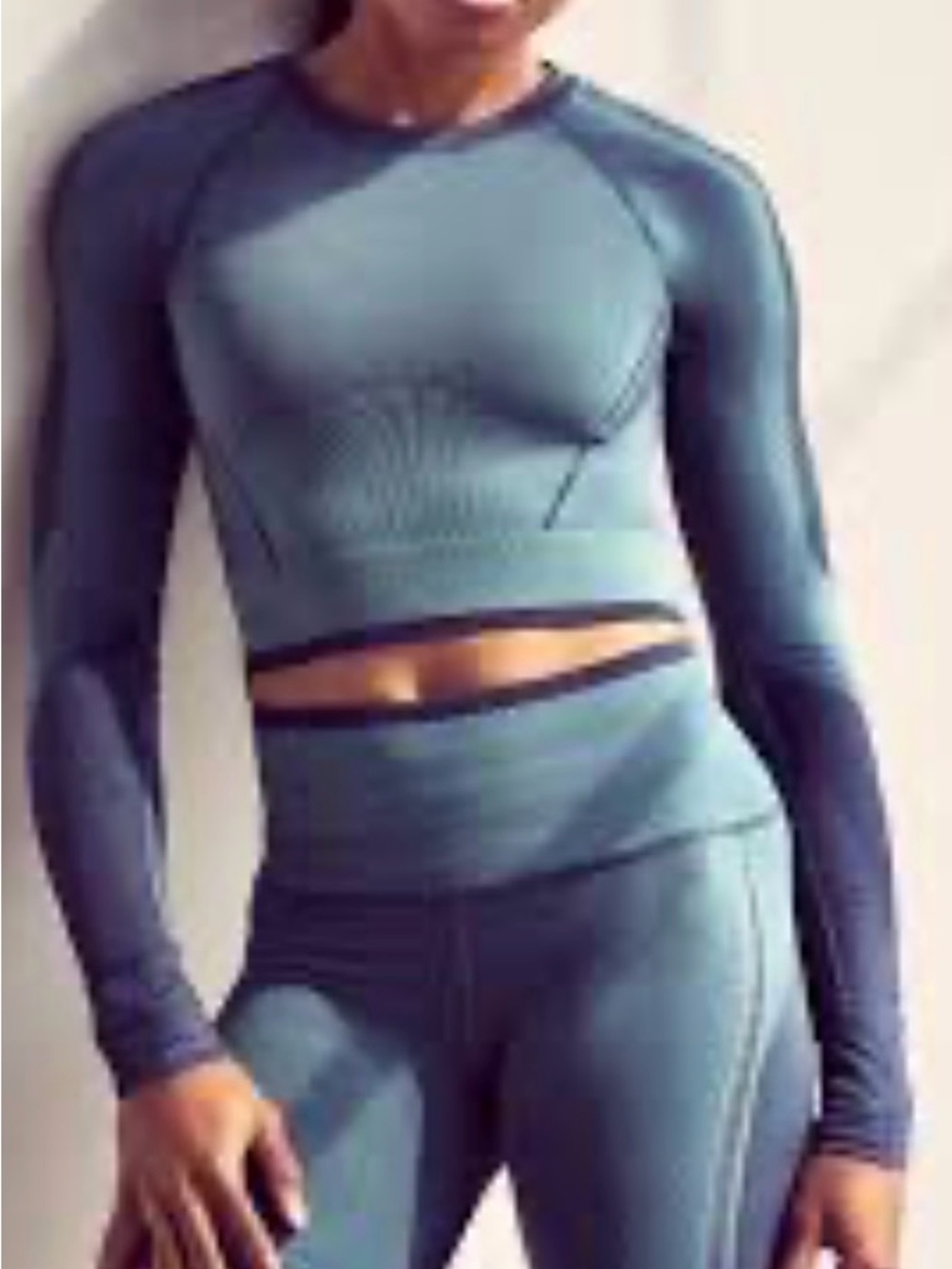 ATHLETA Cropped Seamless Long Sleeve Active Top in Teal/Charcoal - Picture 4 of 6